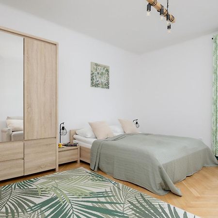 Spacious Apartment For 6 People Near The Old Town By Noclegi Renters Warsaw Exterior photo