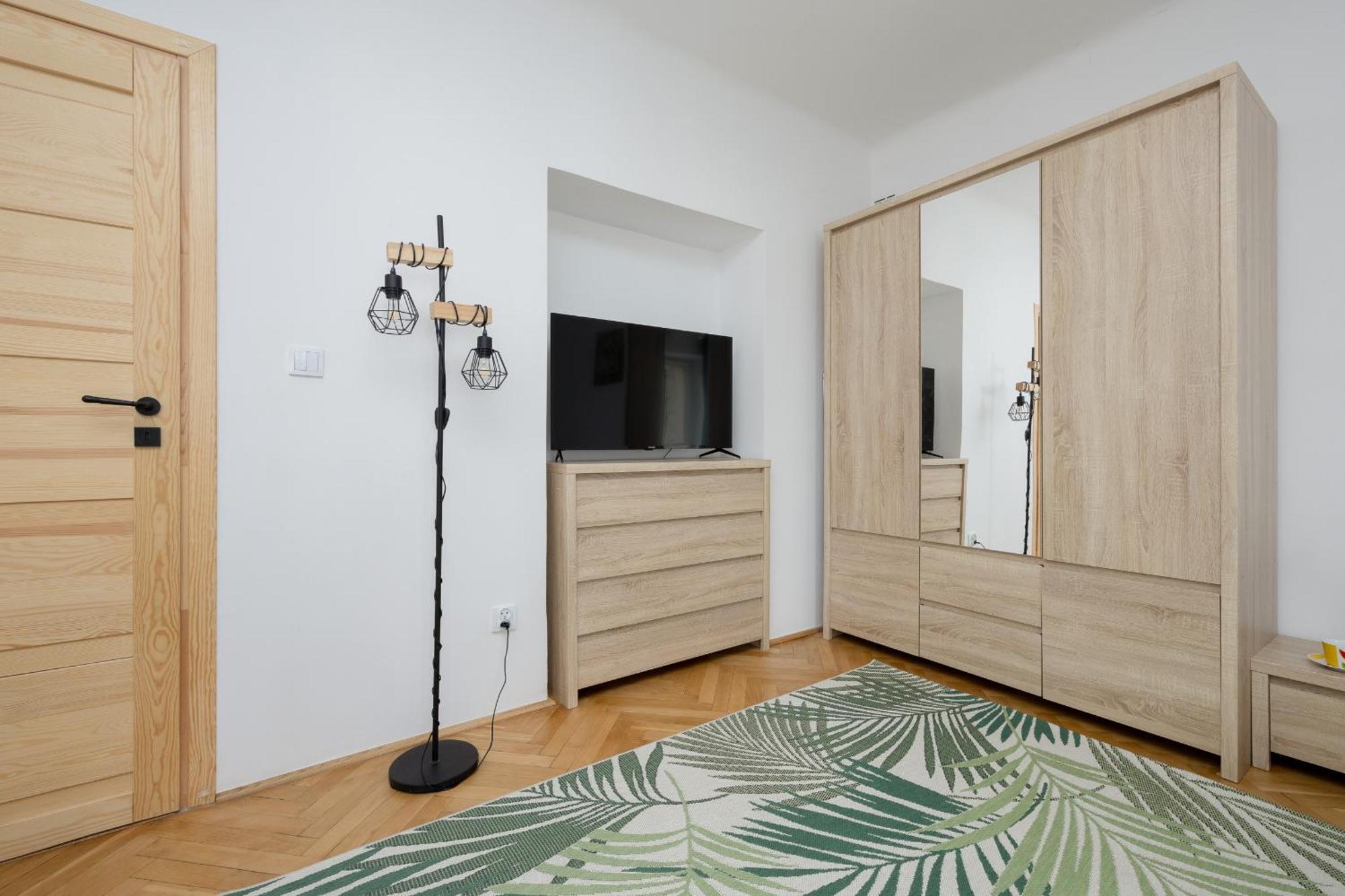 Spacious Apartment For 6 People Near The Old Town By Noclegi Renters Warsaw Exterior photo